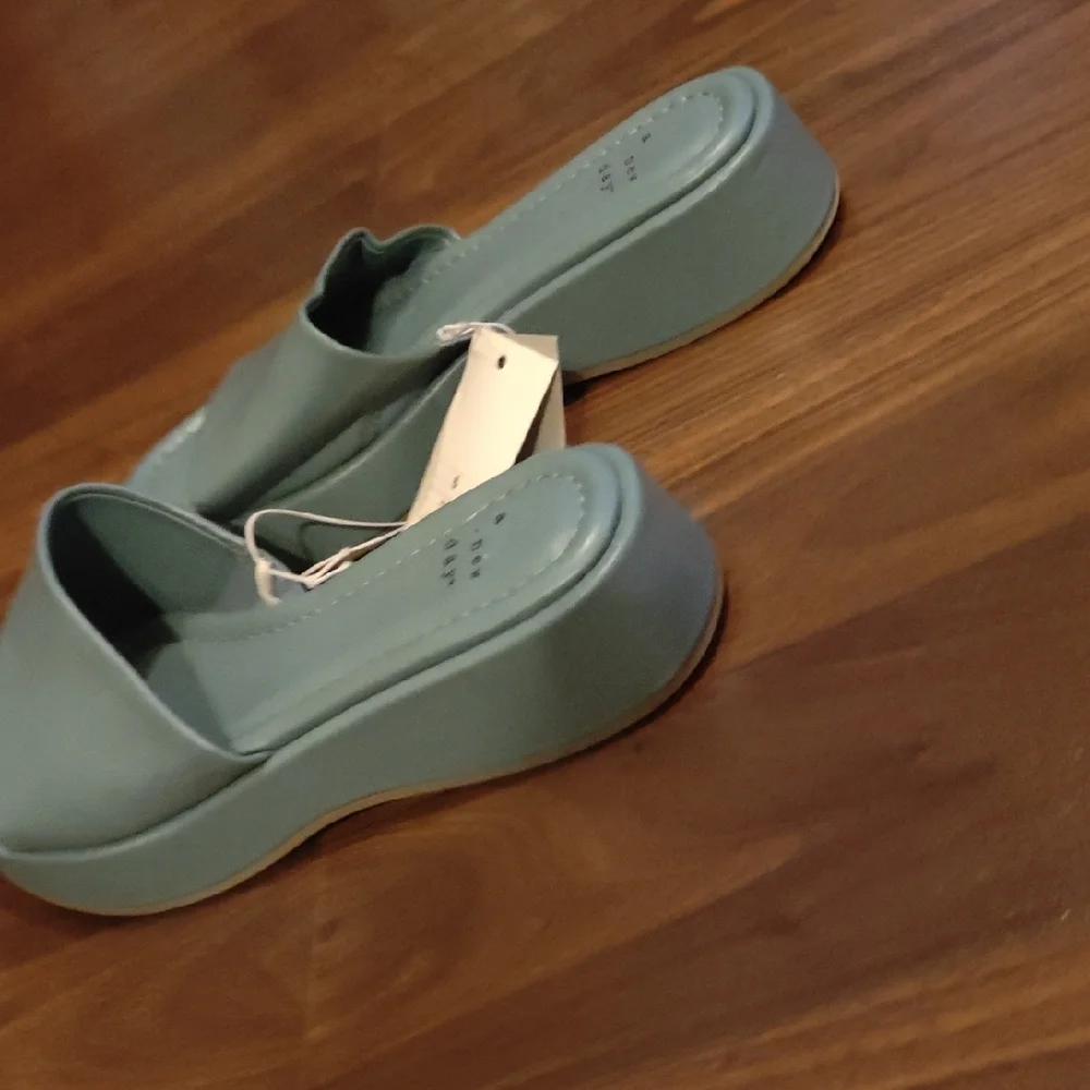 BWT a new day Platform Sandals